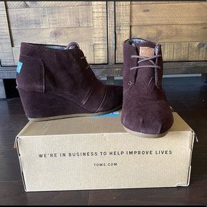 NEVER WORN Toms Wedges